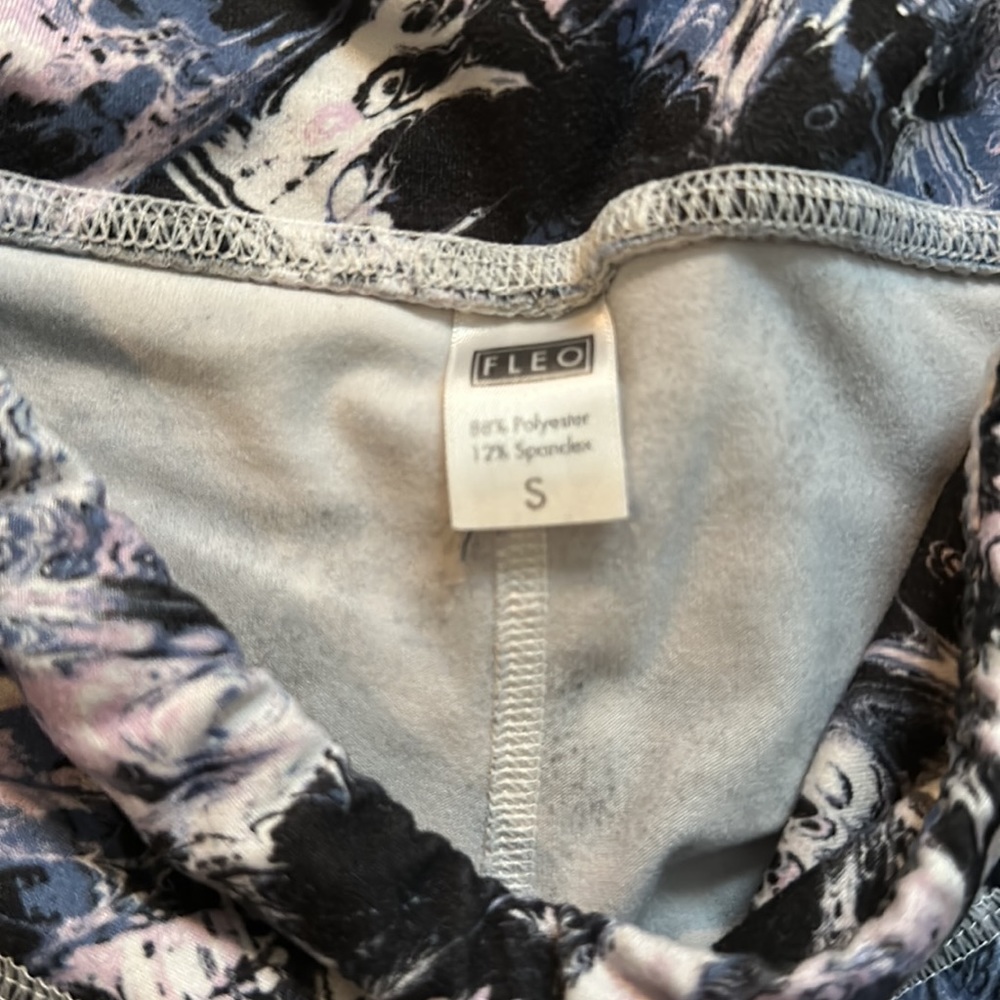 Fleo Low Rise Shorts - Picture 2 of 2
